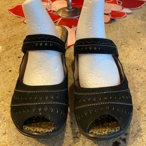 Jambu Black Suede Touring Wedges 8.5